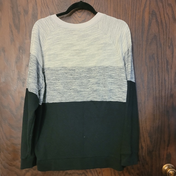 VS PINK CREW NECK LONG SLEEVE - Picture 2 of 3